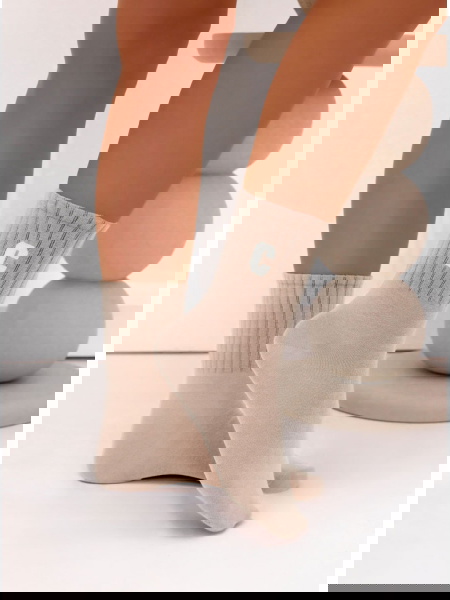 Jasnobeżowe skarpetki z... 2