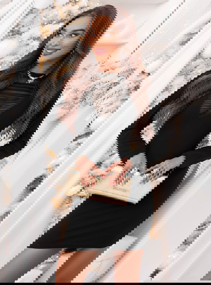 Czarna dopasowana sukienka z tiulowym...