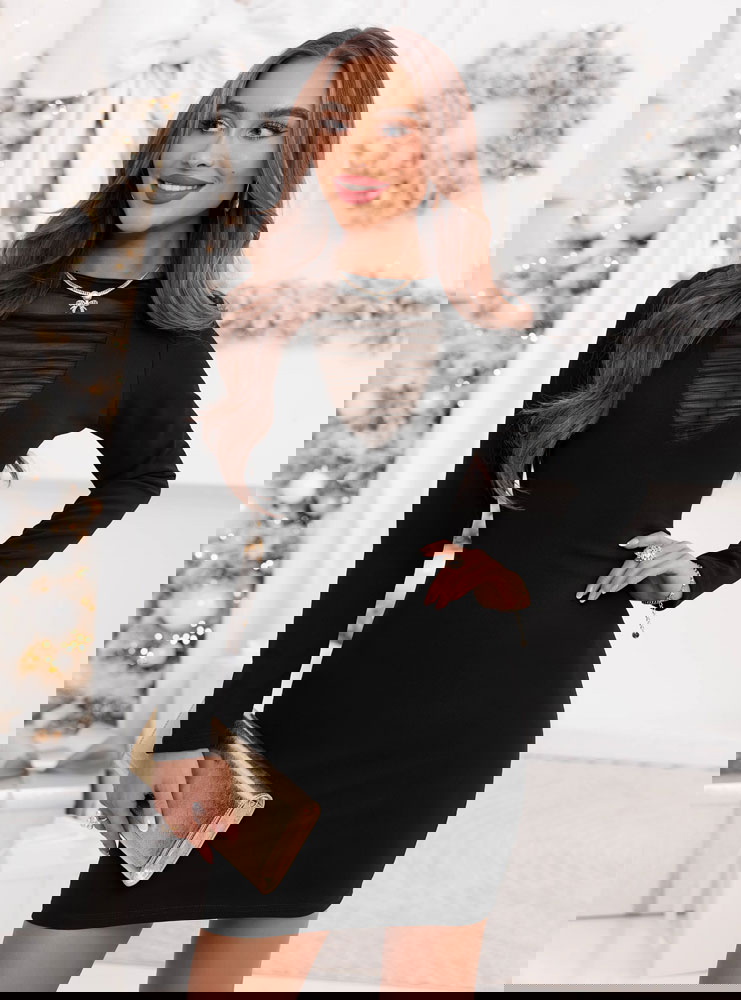 Czarna dopasowana sukienka z tiulowym...