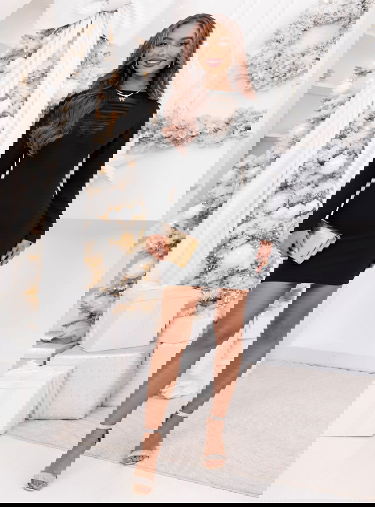 Czarna dopasowana sukienka z tiulowym...