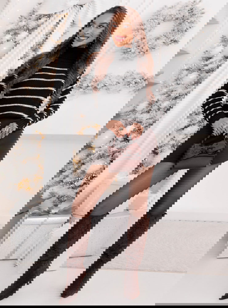 Czarny sweter w paski Chrystallyn