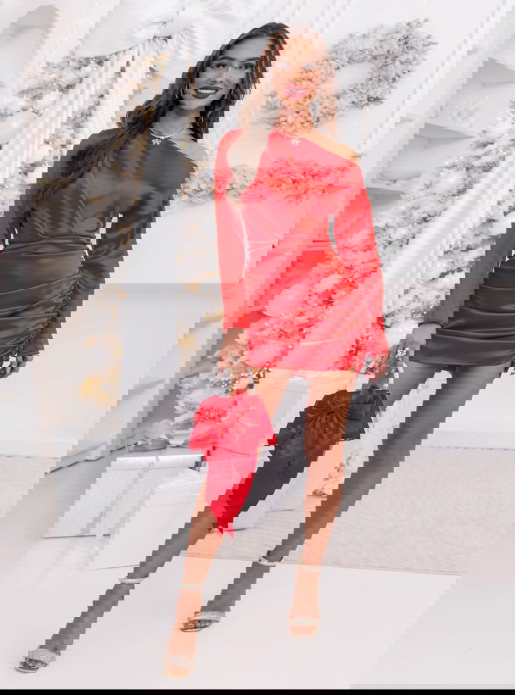 Malinowa sukienka mini z odkrytym...