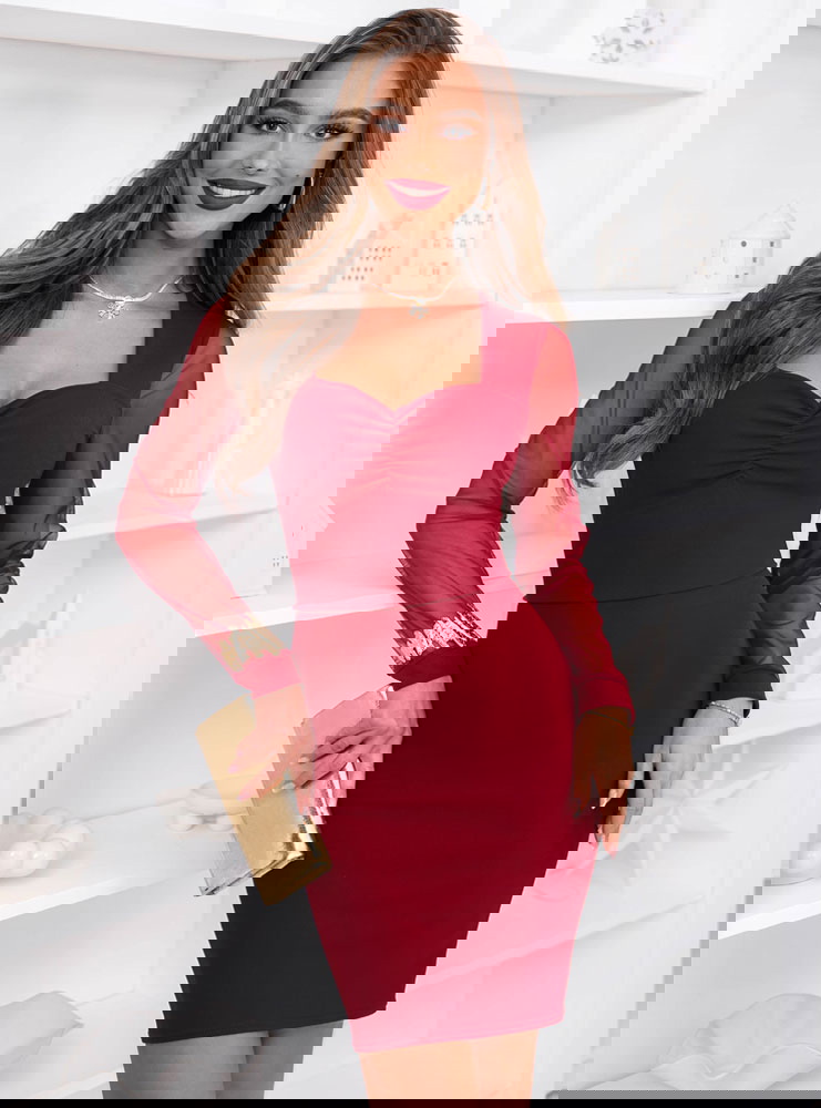 Bordowa sukienka z tiulowymi rękawami...