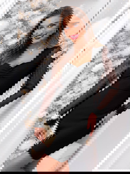 Czarna sukienka z tiulowymi...