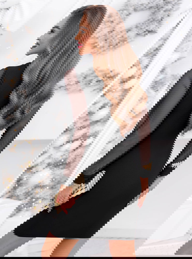 Czarna sukienka z tiulowymi rękawami...