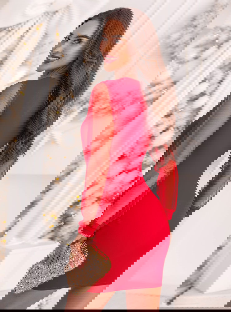 Malinowa sukienka z tiulowymi...