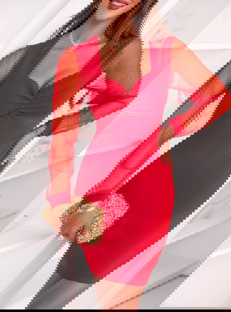 Malinowa sukienka z tiulowymi...