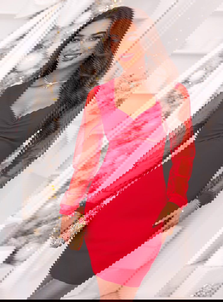 Malinowa sukienka z tiulowymi...