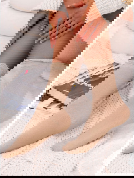 Beżowe gładkie skarpetki...