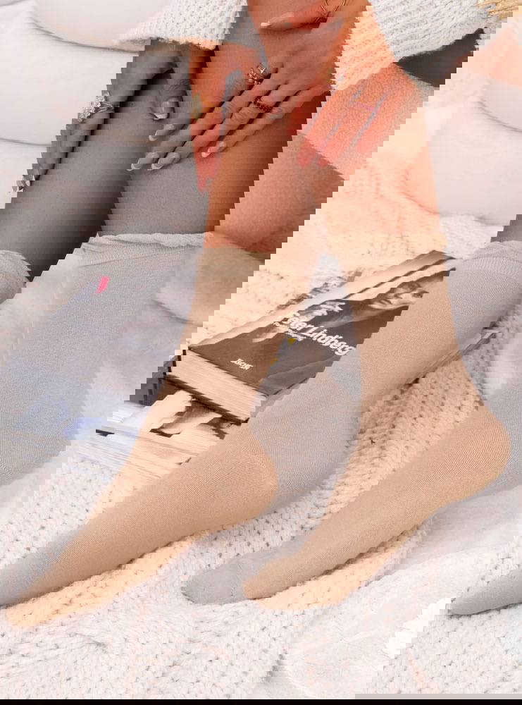 Beżowe gładkie skarpetki Jenean