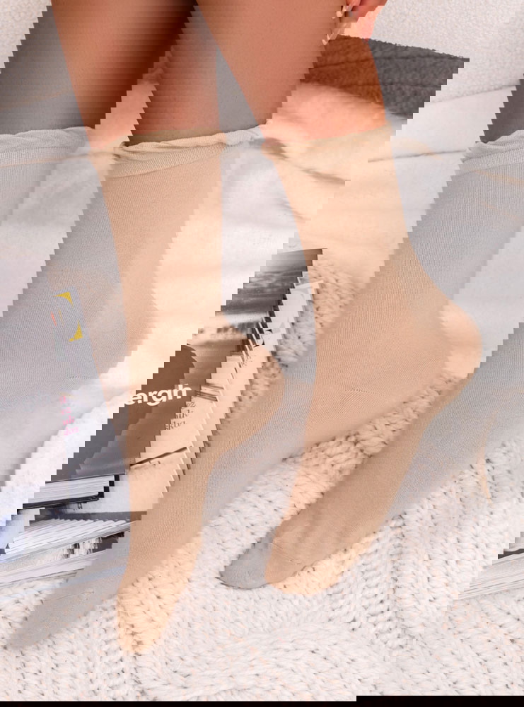 Beżowe gładkie skarpetki Jenean