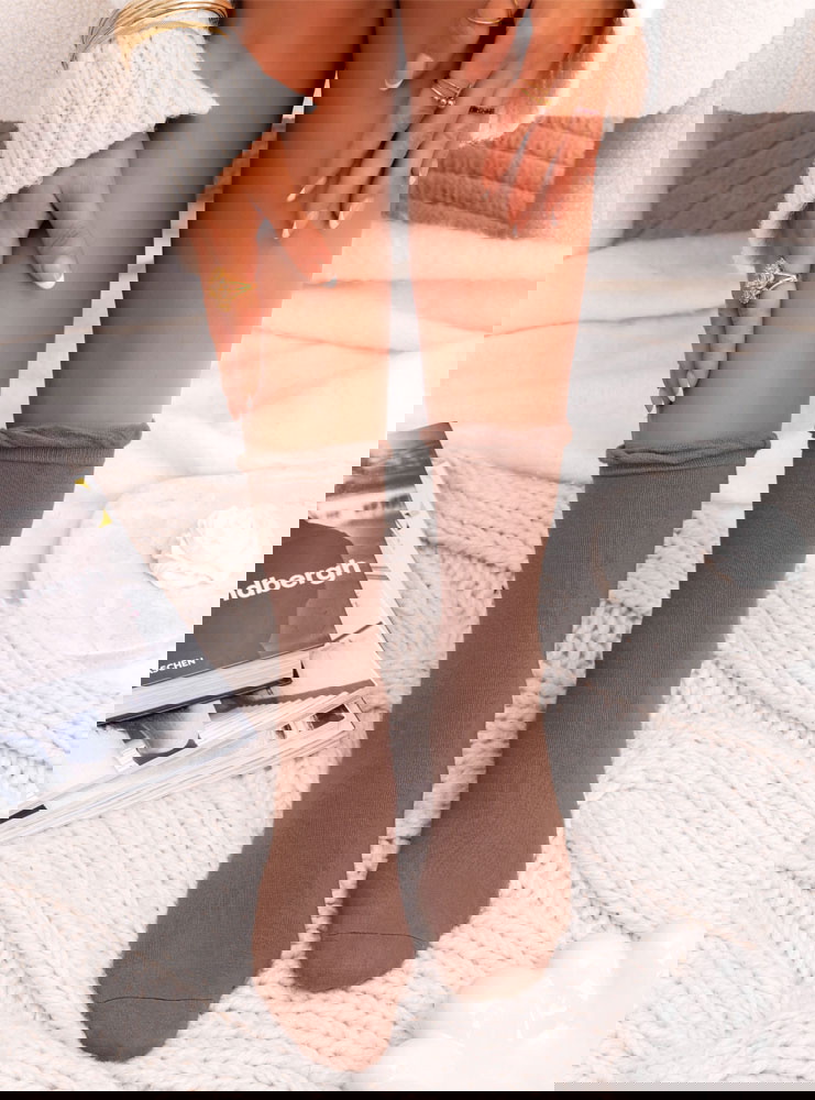 Czekoladowe gładkie skarpetki Jenean