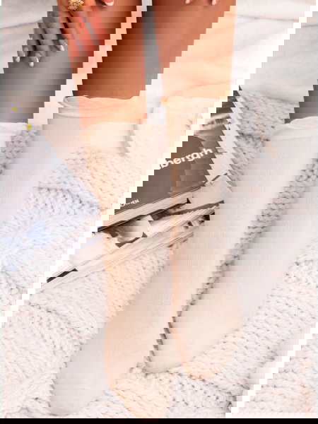 Jasnobeżowe gładkie...