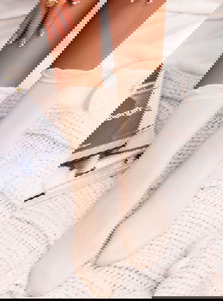 Jasnobeżowe gładkie skarpetki Jenean