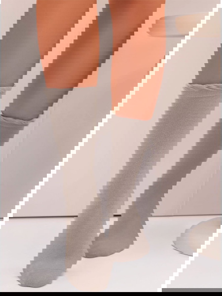 Szare gładkie skarpetki Jenean