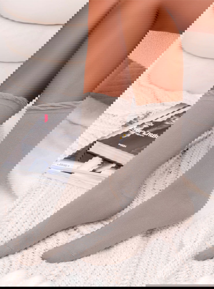 Szare gładkie skarpetki Jenean