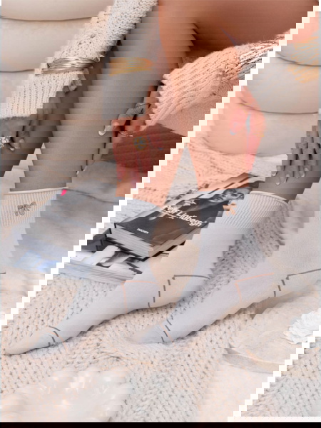 Szare skarpetki z ozdobną...