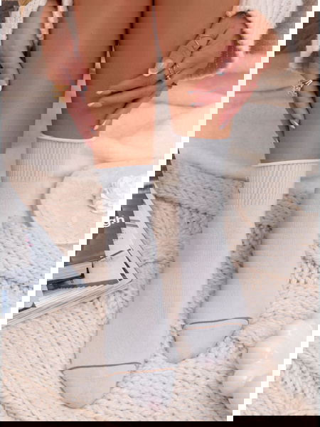 Szare skarpetki z ozdobną... 2