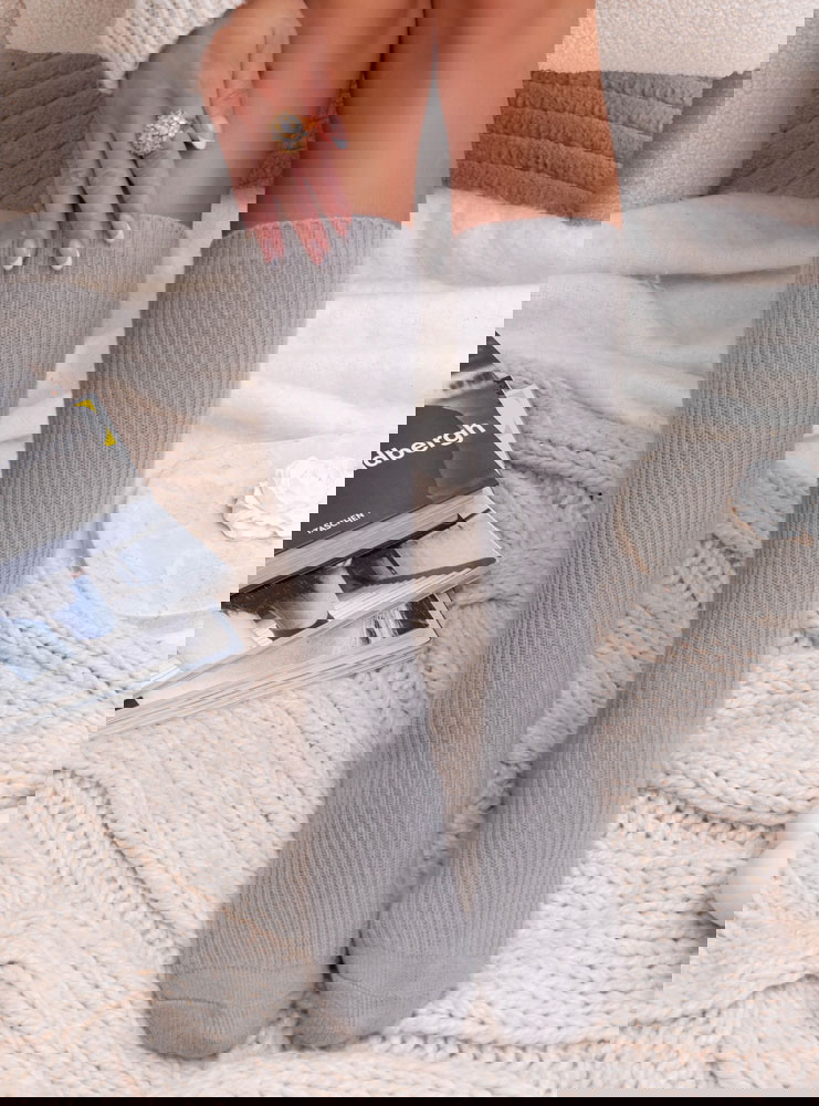 Popielate długie ocieplane skarpety...