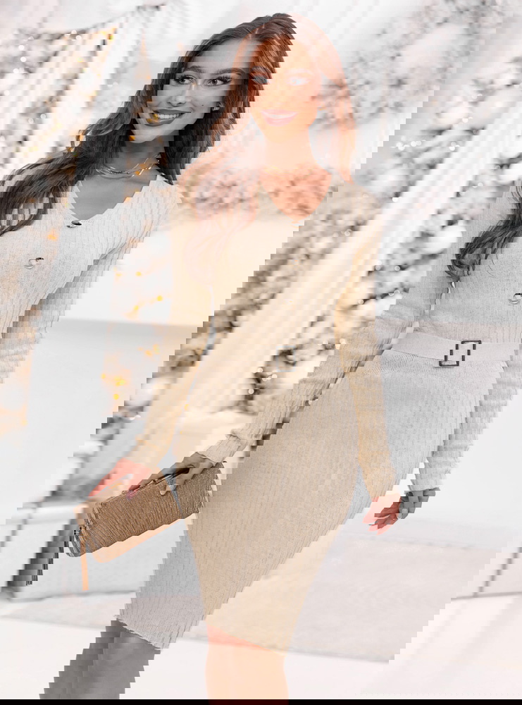 Sweterkowa sukienka z ozdobnymi...