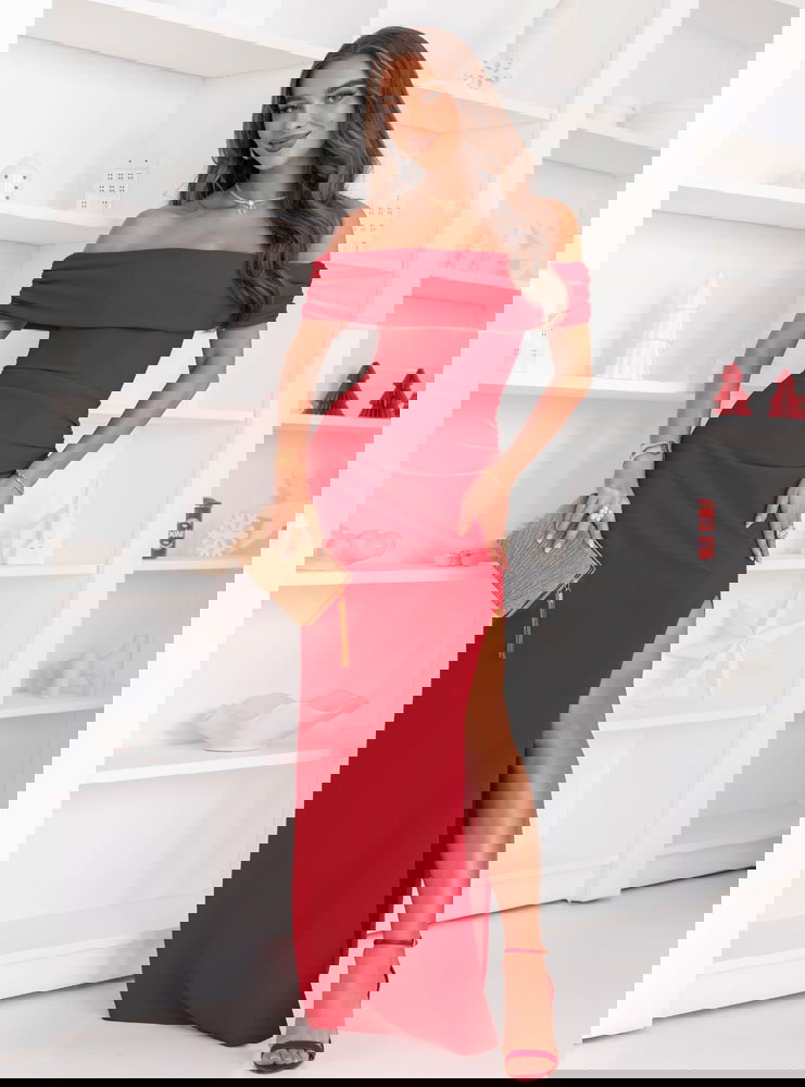 Malinowa długa dopasowana sukienka z...