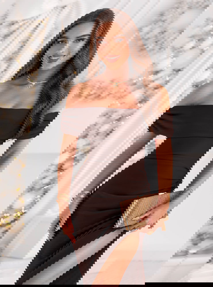 Czekoladowa długa dopasowana sukienka...