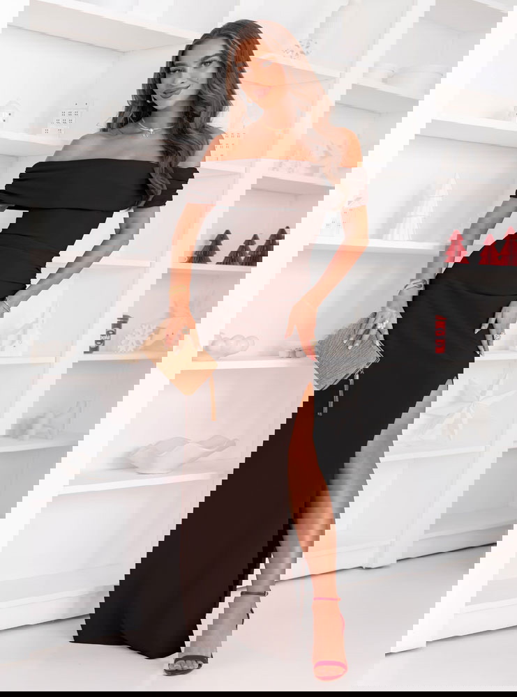 Czekoladowa długa dopasowana sukienka...