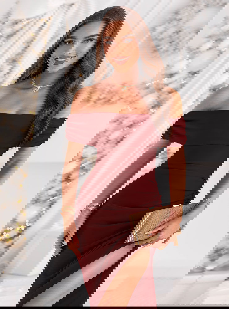 Bordowa długa dopasowana sukienka z...