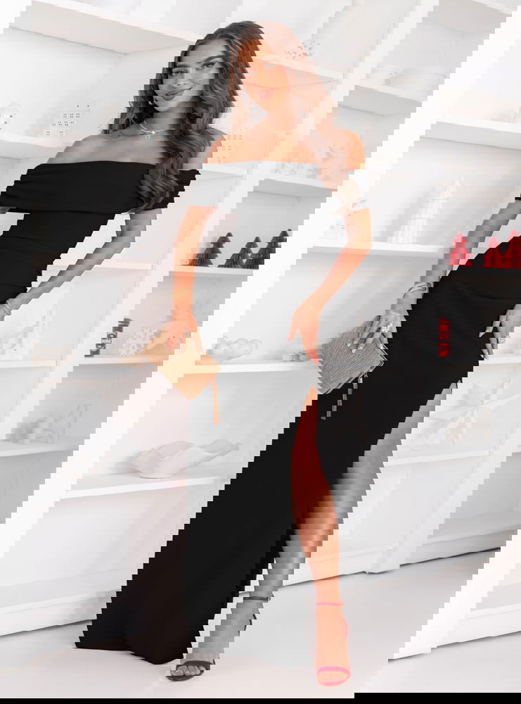 Czarna długa dopasowana sukienka z...