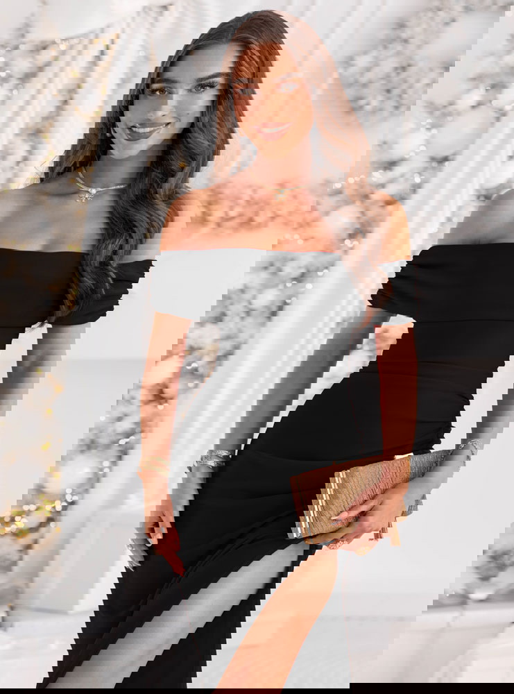 Czarna długa dopasowana sukienka z...