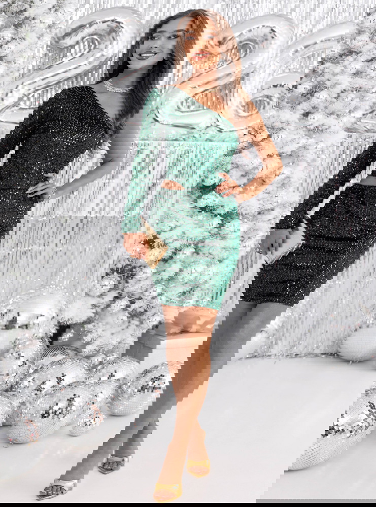 Cekinowa sukienka mini na jedno ramie...