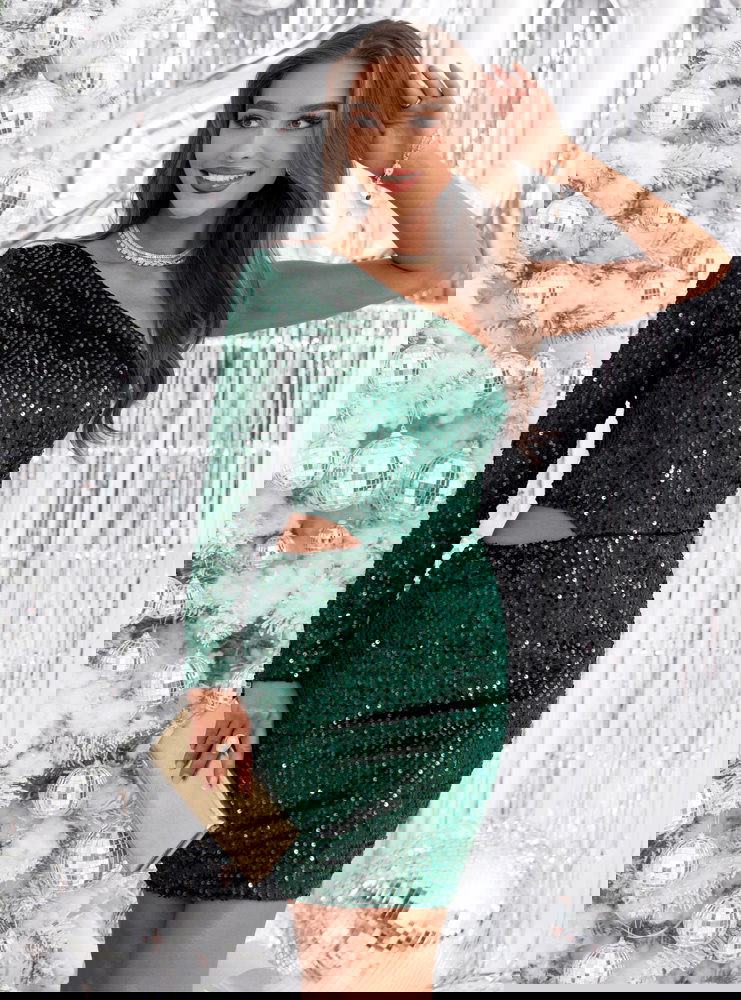 Cekinowa sukienka mini na jedno ramie...