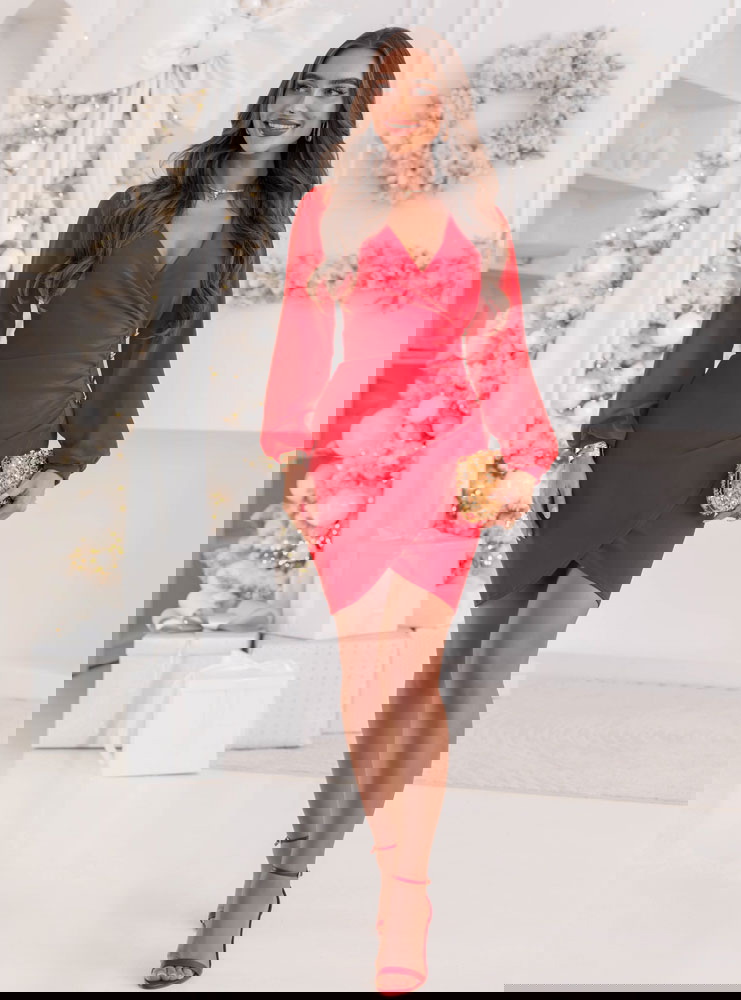 Malinowa sukienka z tiulowymi...