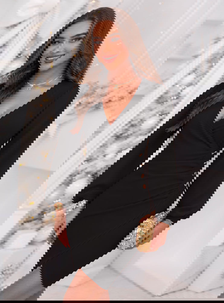 Czarna sukienka z tiulowymi rękawami...