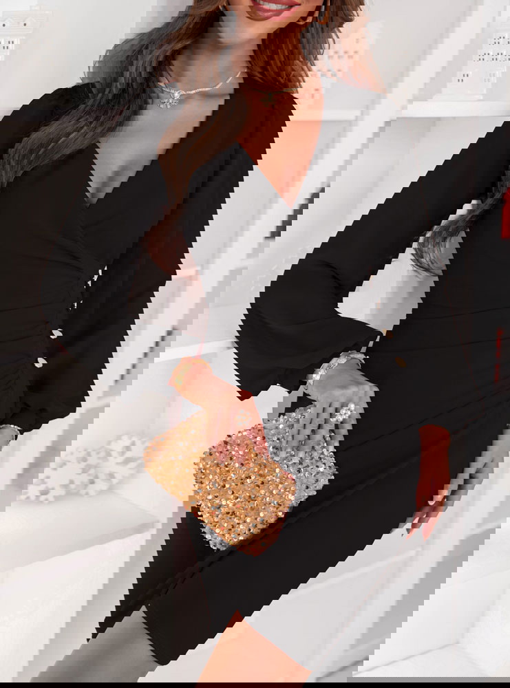 Czarna sukienka z tiulowymi rękawami...