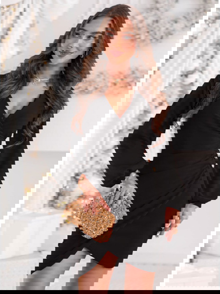 Czarna sukienka z tiulowymi...