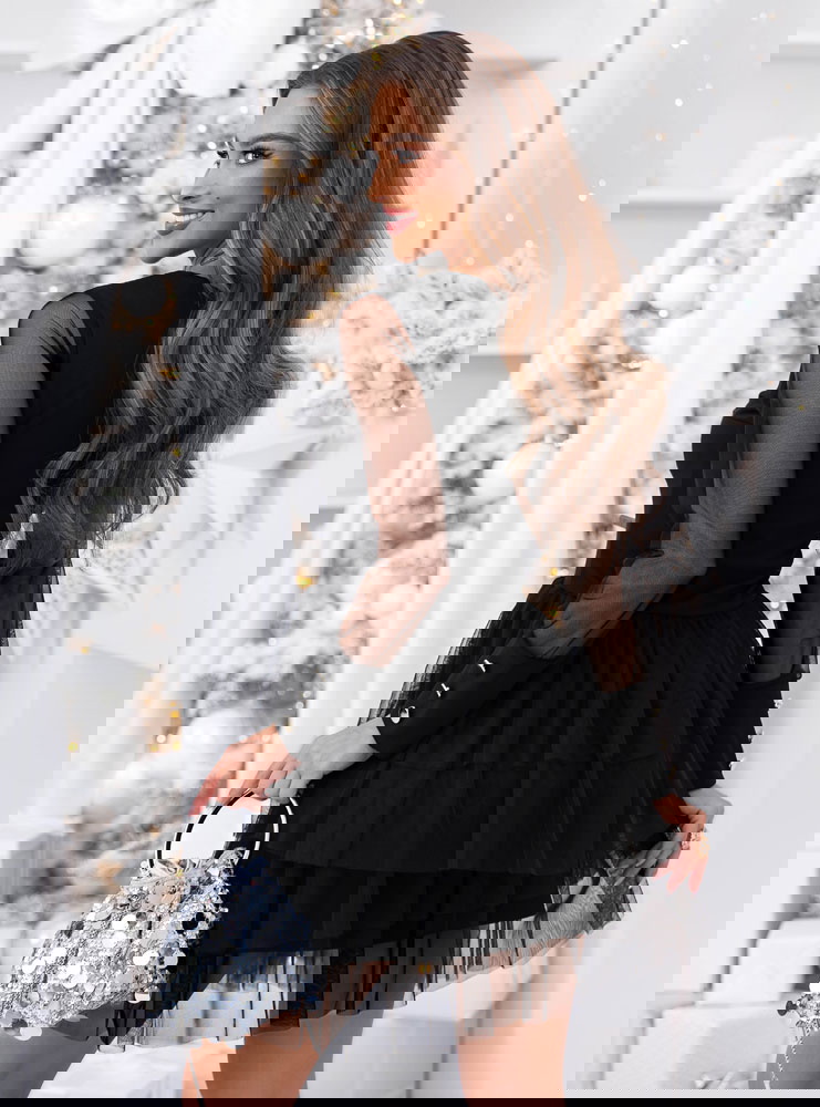 Czarna rozkloszowana sukienka z...