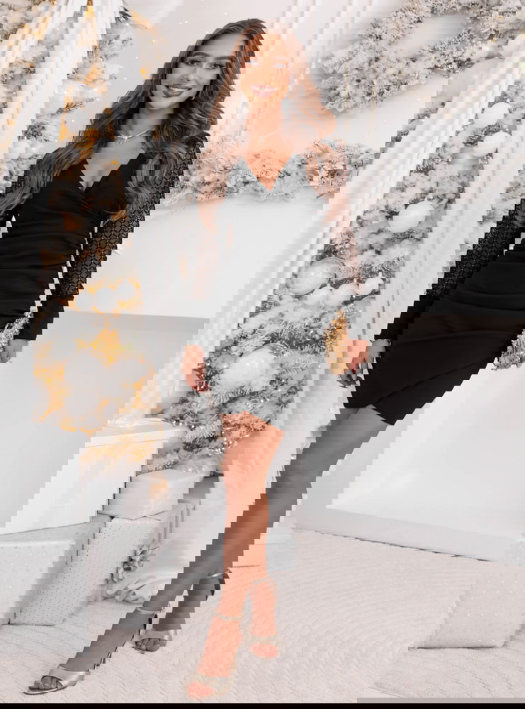 Czarna sukienka z przekładanym...