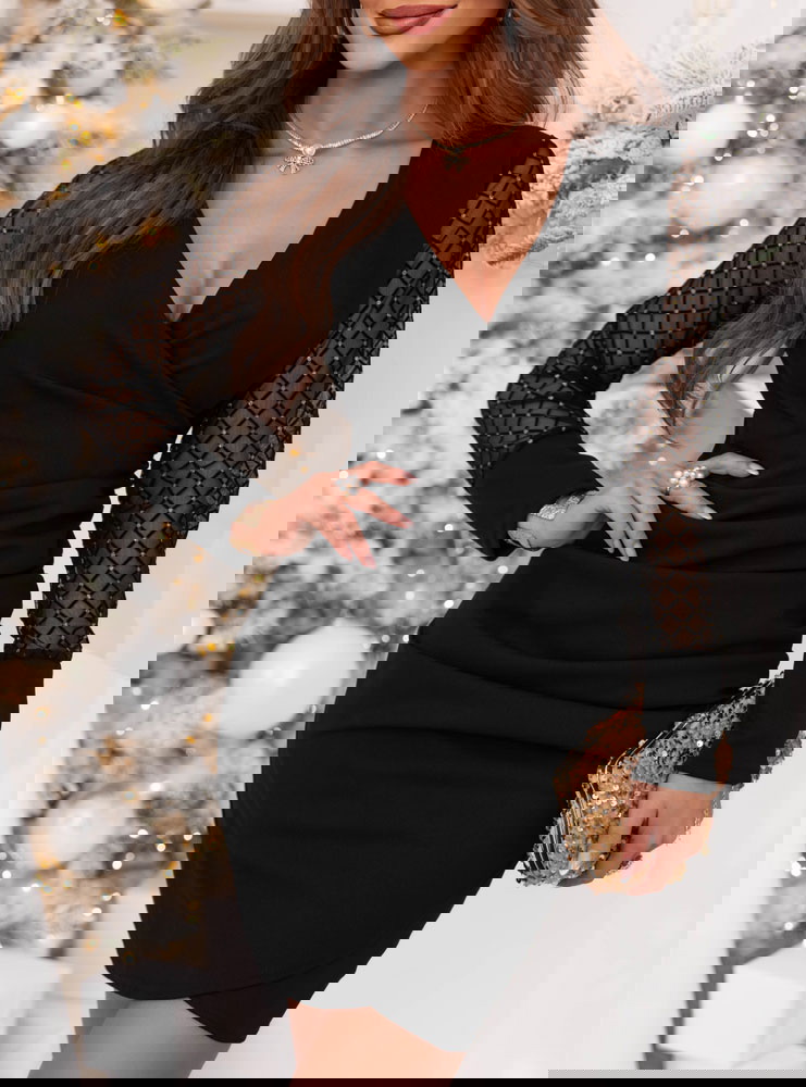 Czarna sukienka z przekładanym...