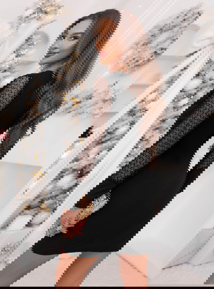 Czarna sukienka z przekładanym...