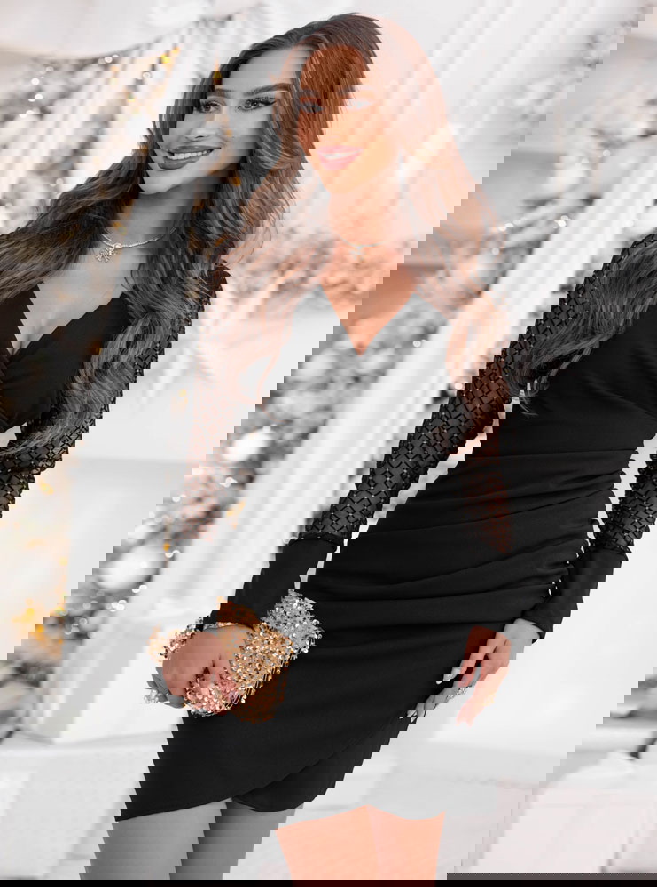 Czarna sukienka z przekładanym...