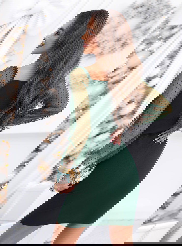 Dopasowana sukienka z tiulowymi...