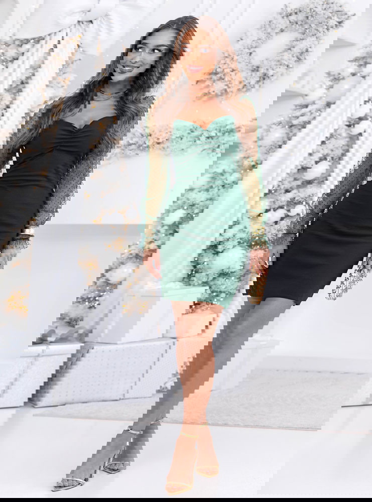 Dopasowana sukienka z tiulowymi...