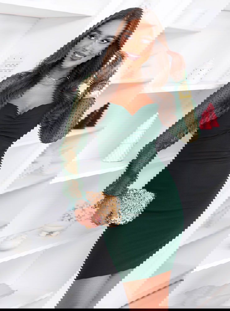 Dopasowana sukienka z tiulowymi...