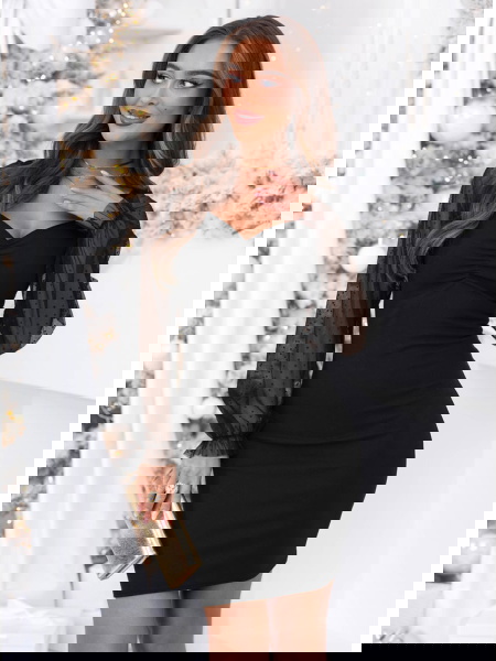 Czarna dopasowana sukienka...