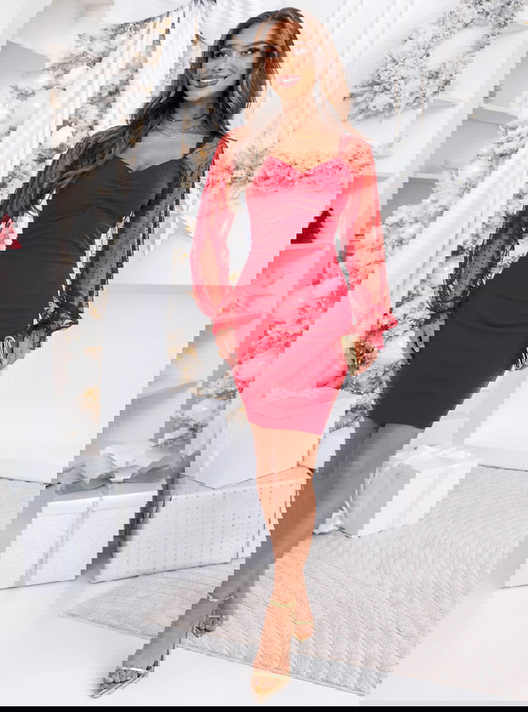 Malinowa dopasowana sukienka z...