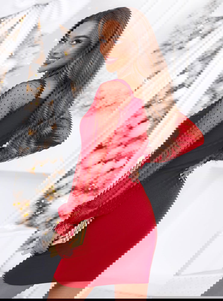 Malinowa dopasowana sukienka z...