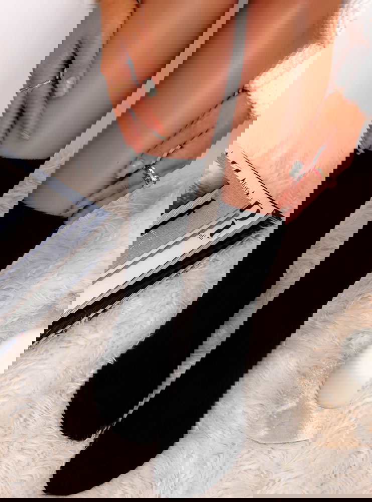 Czarne damskie skarpetki z ozdobnym...