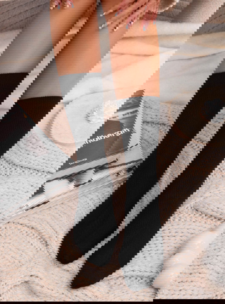 Czarne prążkowane skarpetki Cinnamon