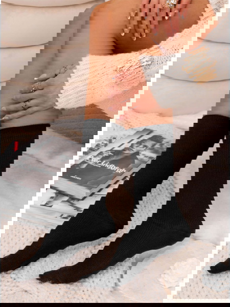 Czarne prążkowane skarpetki... 2